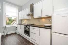 2 bedroom Flat for s...